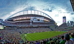 埃基蒂克坦言斯洛特训练方式严苛，一度被激怒，但视为成长必经之路