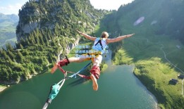 风驰电掣！威少左冲右突连续攻筐得手，率队掌控比赛主动