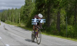 中国蝶泳新星闪耀国际泳联锦标赛，破纪录摘金创历史