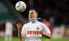 纳达尔关键破发点制胜 挺进法网半决赛